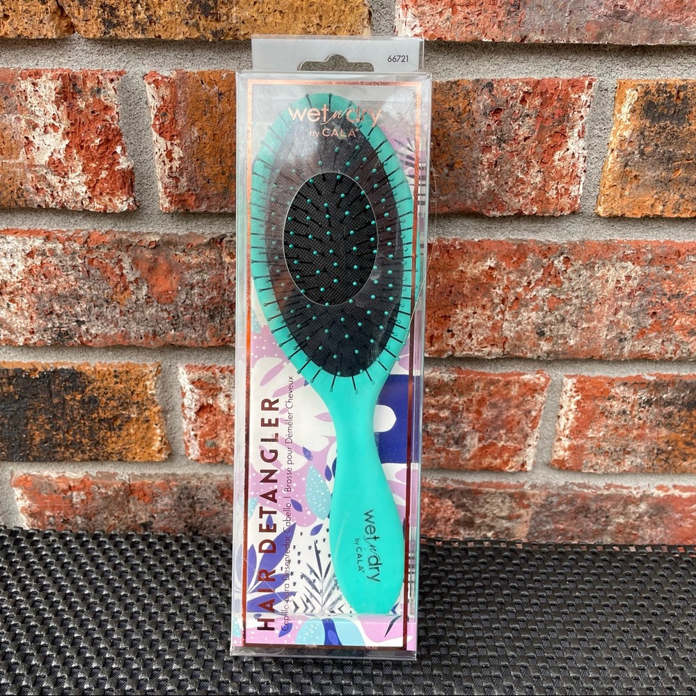 Wet -N- Dry Detangler By Cala Hair Brush
